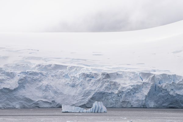 Another shot that is typical Antarctica. Your mind almost tried to work out where on the glacier the ice has broken
away from. Shot at 250mm.